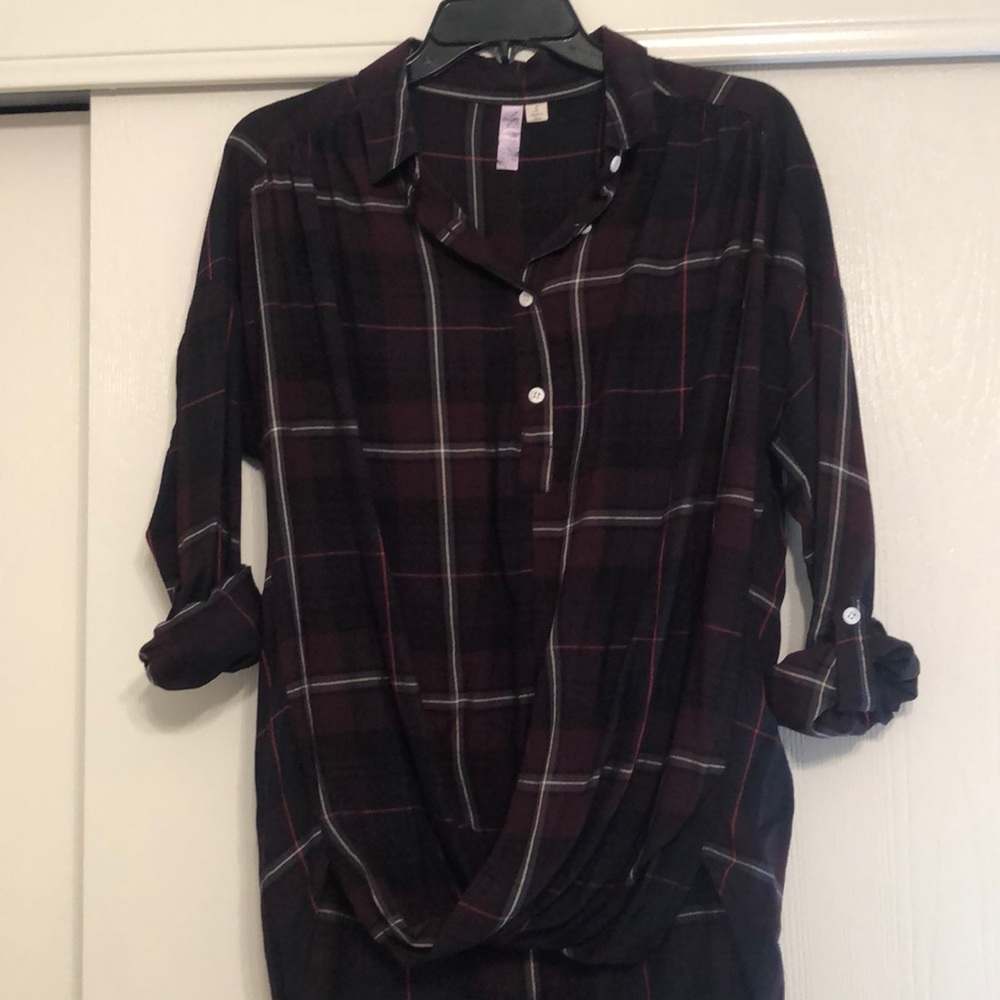 Plaid high low blouse with twisted hem